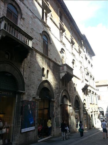 Appartamento in  Vendita  a Perugia    160 mq  foto 3
