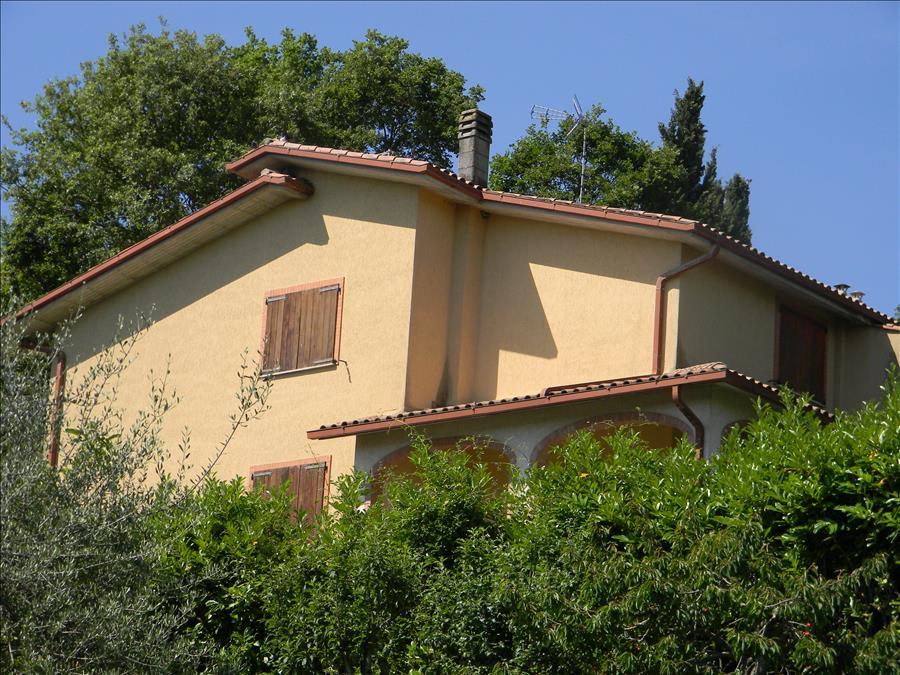 Villa in  Vendita  a Sarteano   8 vani  200 mq  foto 3