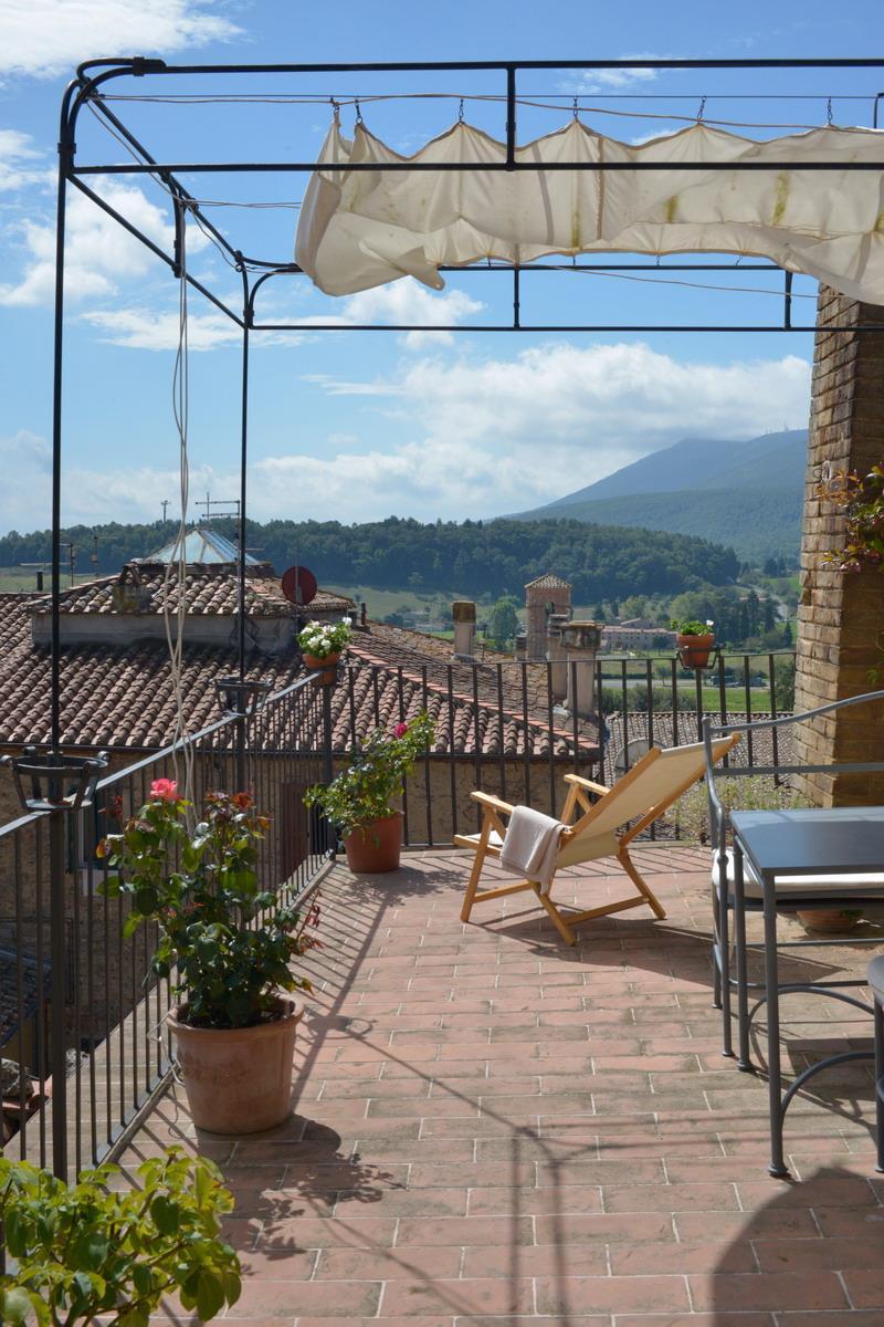 Appartamento in  Vendita  a Sarteano   5 vani  200 mq  foto 4