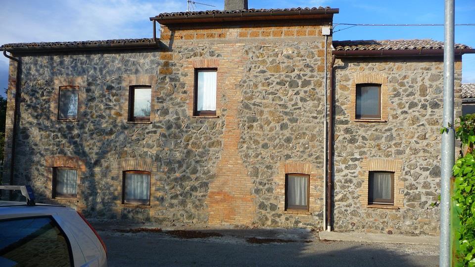 Casale  in  Vendita  a Castel Giorgio   5 vani  130 mq  foto 2
