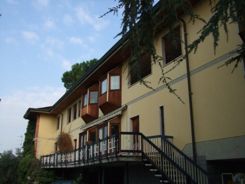 Villa in  Vendita  a Prato   14 vani  850 mq  foto 1