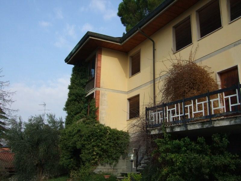 Villa in  Vendita  a Prato   14 vani  850 mq  foto 3