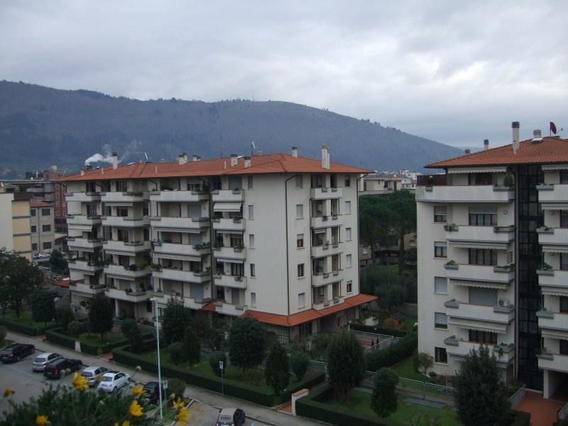 Appartamento in  Vendita  a Prato   6 vani  162 mq  foto 4