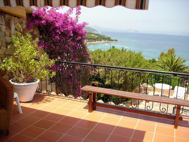 Villa in  Vendita  a San Teodoro   5 vani  100 mq  foto 2