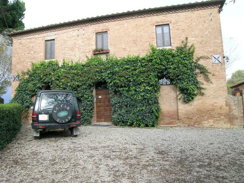 Azienda agricola in  Vendita  a Monteroni d'Arbia    1600 mq  foto 2