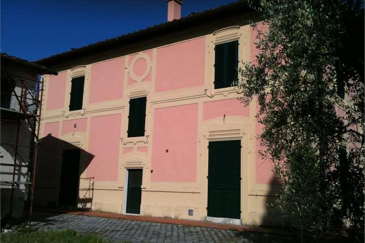 Villa in  Vendita  a Pescia   13 vani  300 mq  foto 6