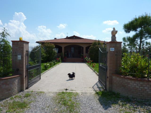 Villa in  Vendita  a Siena    400 mq  foto 2