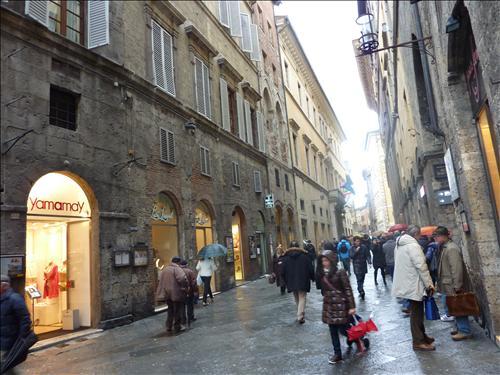 Locale commerciale in  Vendita  a Siena   7 vani  168 mq  foto 2