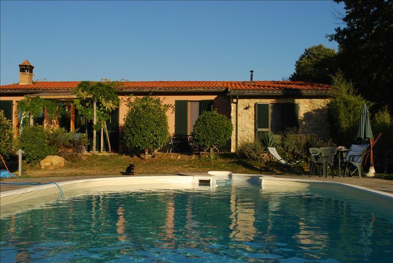 Villa in  Vendita  a Siena   6 vani  140 mq  foto 1