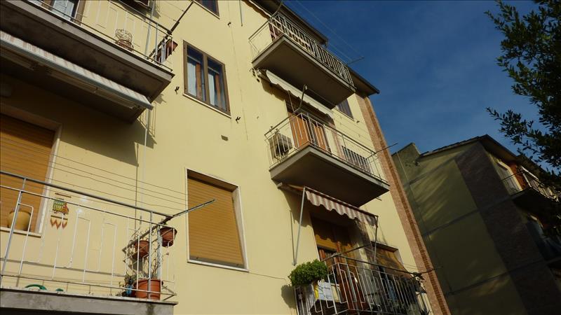 Appartamento in  Vendita  a Siena   quadrilocale   72 mq  foto 2