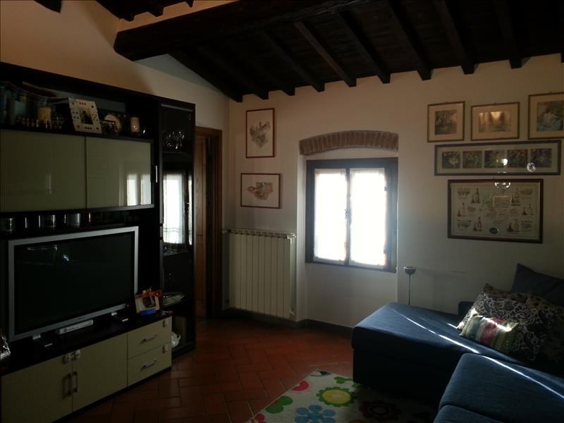 Appartamento in  Vendita  a Prato    70 mq  foto 2