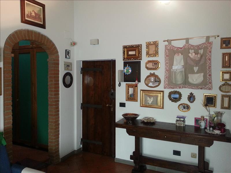 Appartamento in  Vendita  a Prato    70 mq  foto 4