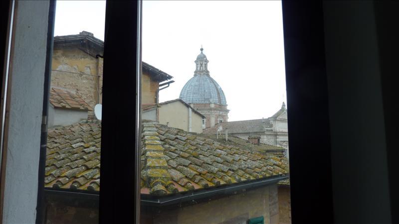 Appartamento in  Vendita  a Siena   6 vani  130 mq  foto 3