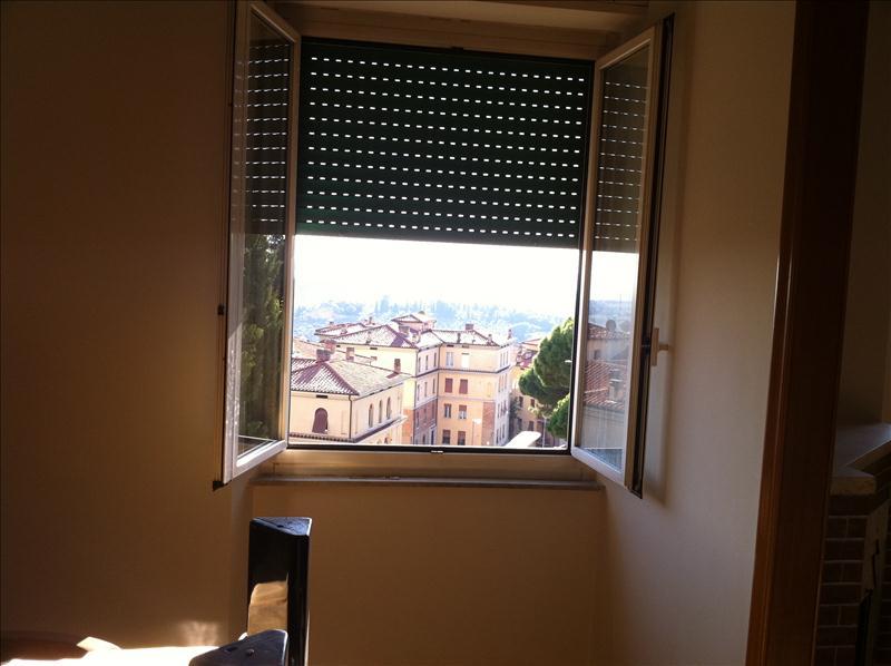 Appartamento in  Affitto  a Perugia   5 vani  130 mq  foto 2