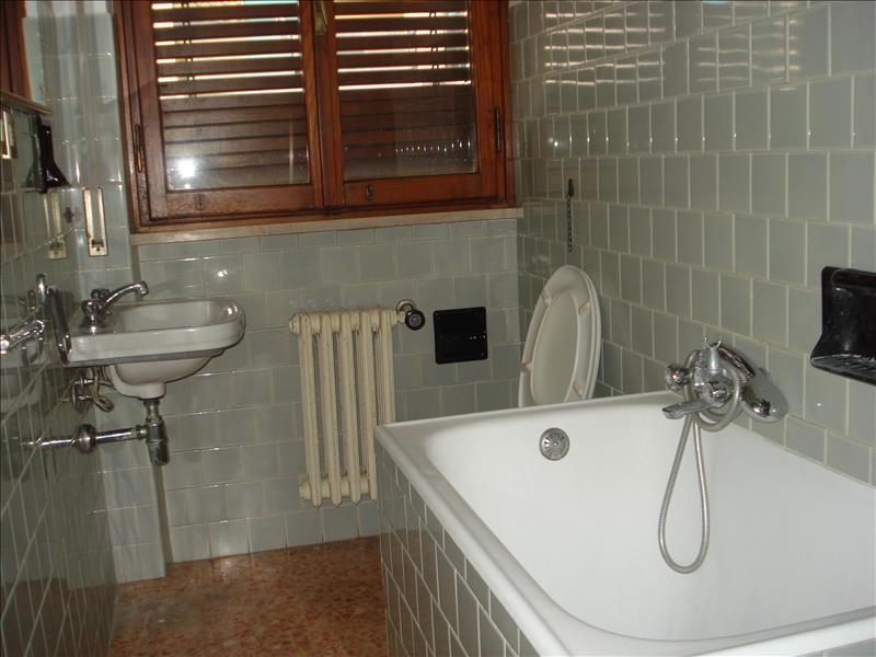 Appartamento in  Affitto  a Perugia   5 vani  120 mq  foto 5