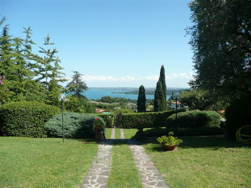 Villa in  Vendita  a Padenghe sul Garda    315 mq  foto 1