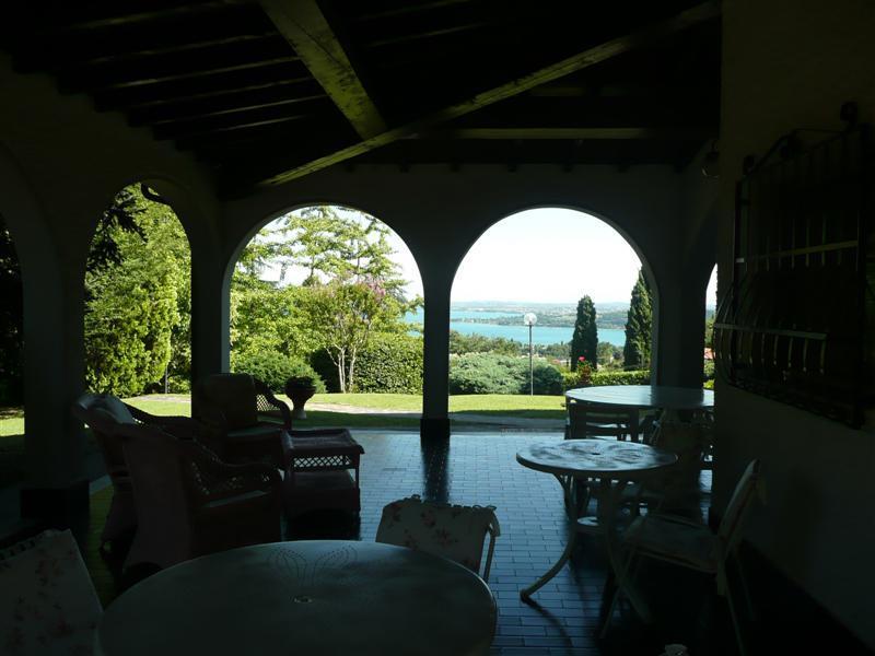Villa in  Vendita  a Padenghe sul Garda    315 mq  foto 2