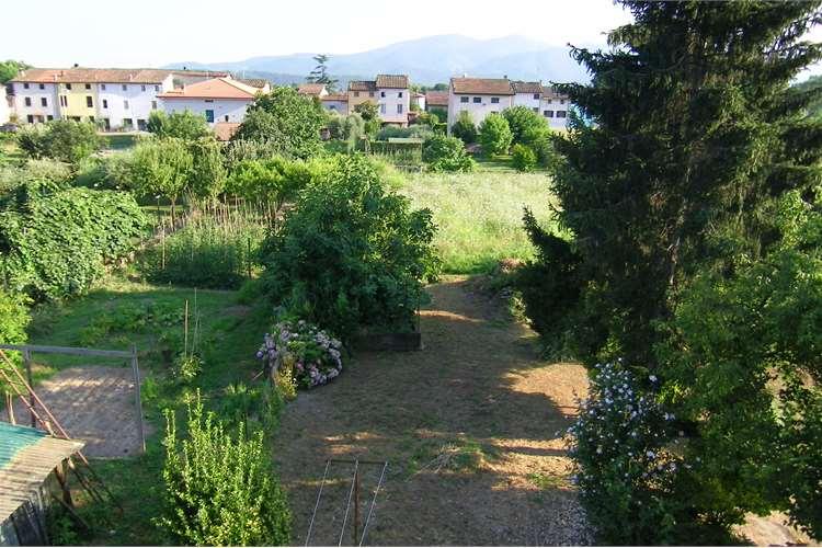 Casa singola in  Vendita  a Capannori    280 mq  foto 3