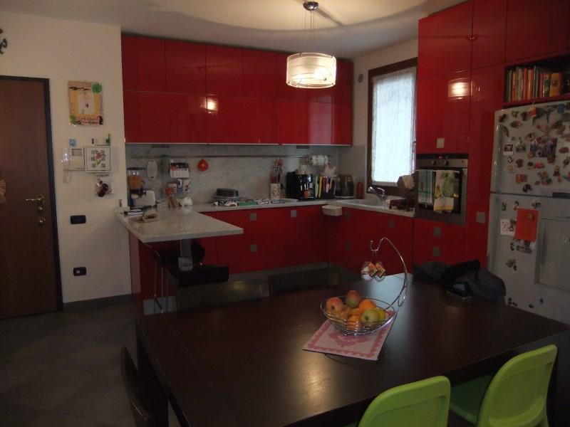 Appartamento in  Vendita  a Prato   quadrilocale   120 mq  foto 2