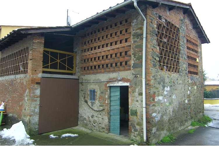 Casale  in  Vendita  a Capannori    100 mq  foto 3