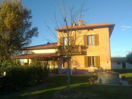 Villa in  Vendita  a Castiglione del Lago   8 vani  210 mq  foto 1